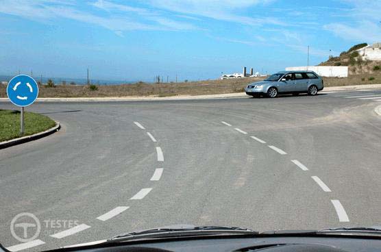 Pergunta IMT: Ao circular na rotunda: