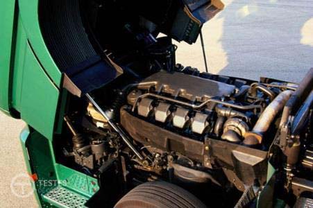 Pergunta IMT: Uma máquina agrícola pesada, com peso bruto superior a 3500 Kg, tem, pelo menos: