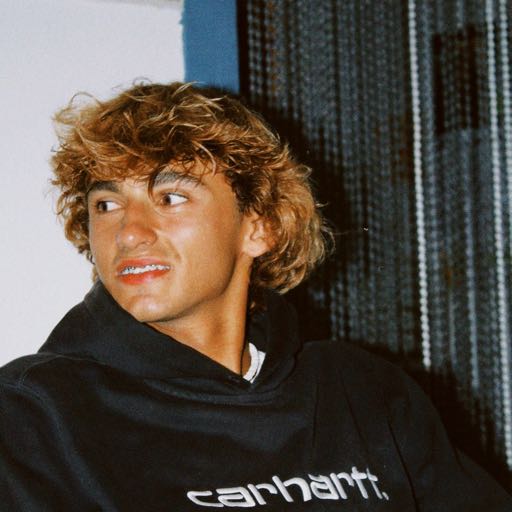 Tomás